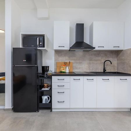 3 Minutes From The Beach: Lovely Studio Apartment พูลา ภายนอก รูปภาพ