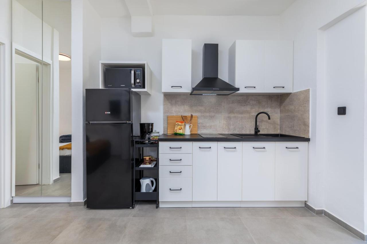 3 Minutes From The Beach: Lovely Studio Apartment พูลา ภายนอก รูปภาพ