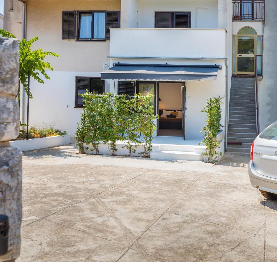 3 Minutes From The Beach: Lovely Studio Apartment พูลา ภายนอก รูปภาพ