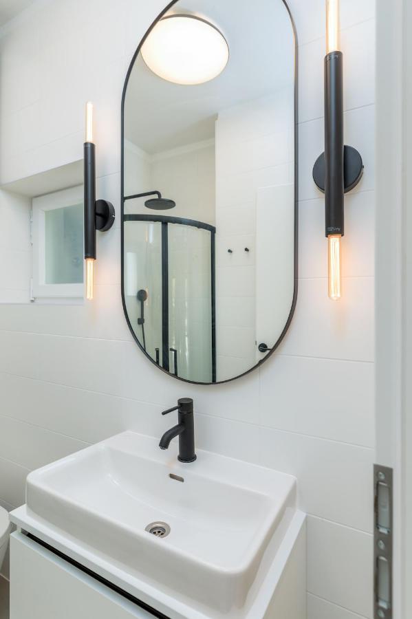 3 Minutes From The Beach: Lovely Studio Apartment พูลา ภายนอก รูปภาพ